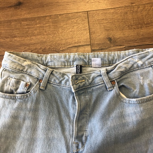 DIVIDED H&M BUTTON UP CROPPED ROW HEM HIGH RISE JEANS IN SIZE 8 - Picture 7 of 8